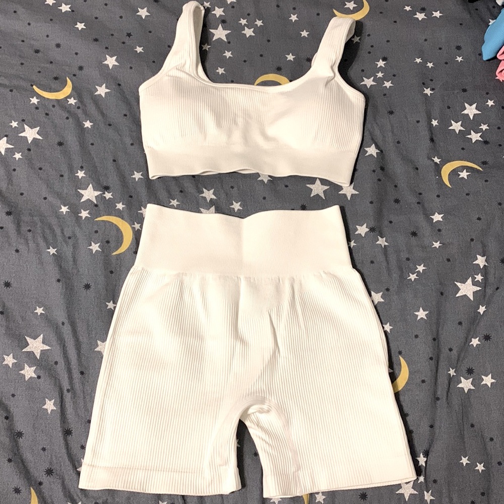 Medium Women’s Athletic Gym Set
